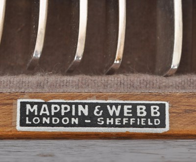 Lot 374 - MAPPIN & WEBB - 20TH CENTURY SILVER PLATED BOXED CANTEEN OF CUTLERY