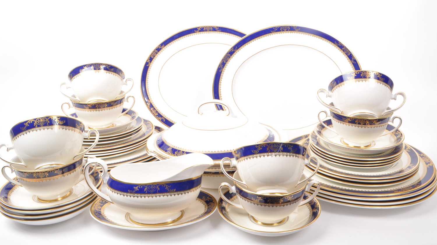 Lot 189 - ROYAL GRAFTON - VICEROY - LATE 20TH CENTURY DINNER SERVICE PIECES