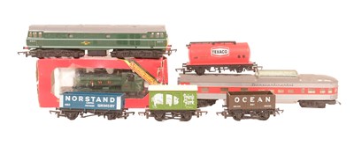 Lot 272 - MODEL RAILWAY - COLLECTION OF OO GAUGE ENGINES & WAGONS