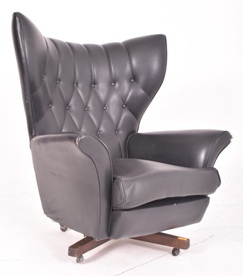 Lot 46 - G-PLAN BLOFELD - MODEL 6250 - MID CENTURY LEATHER SWIVEL ARMCHAIR