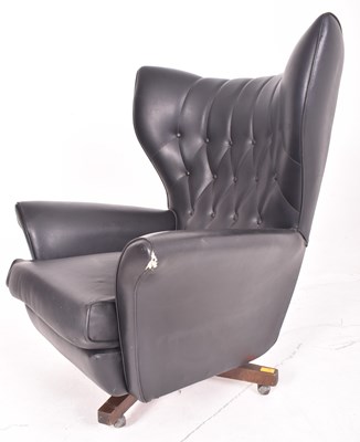 Lot 46 - G-PLAN BLOFELD - MODEL 6250 - MID CENTURY LEATHER SWIVEL ARMCHAIR