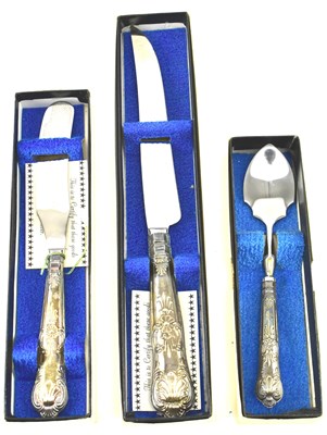 Lot 113 - THREE ELIZABETH II HALLMARKED STERLING SILVER HANDLED FLATWARE