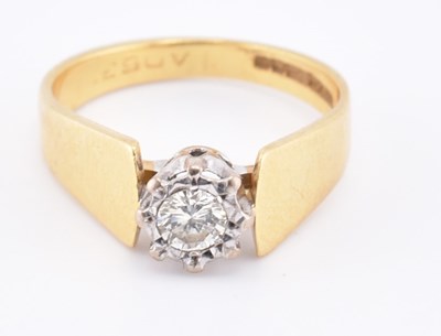 Lot 322 - HALLMARKED 18CT GOLD & DIAMOND SOLITAIRE RING